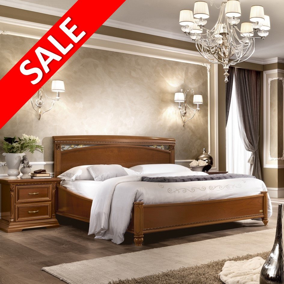 Klassiek houten bed