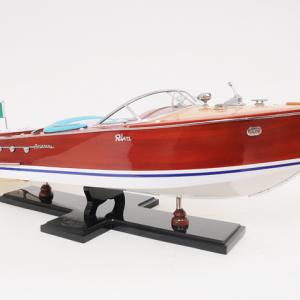 B027 1 Riva Aquarama modelboot