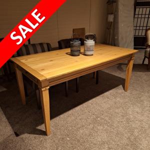 Blank eiken eettafel
