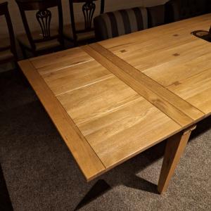 Blank eiken eettafel