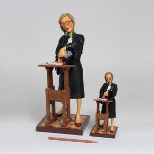 Lady Lawyer groor en klein Guillermo Forchino Art FO84011