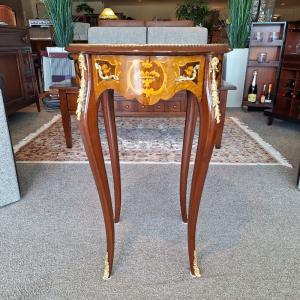 klassieke bijzetrtafel rond met intarsia