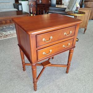 kleine klassieke sidetable