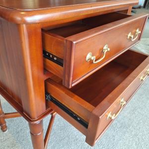kleine klassieke sidetable