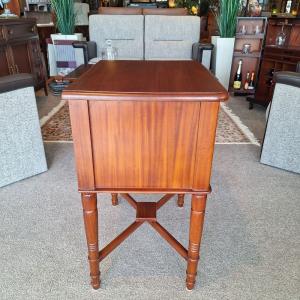kleine klassieke sidetable