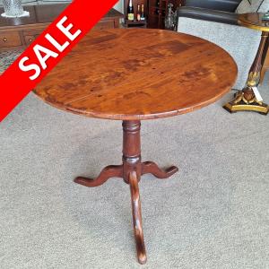 kleine eettafel of bijzettafel