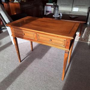 kleine klassieke schrijftafel noten 821