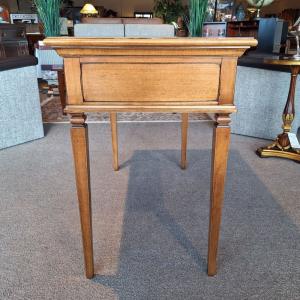 kleine klassieke schrijftafel noten 821