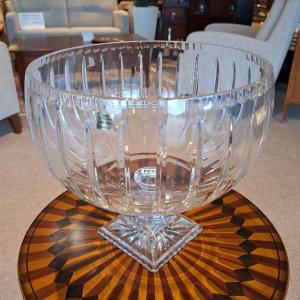 kristallenschaal op voet