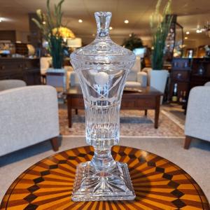 kristallen bokaal met deksel