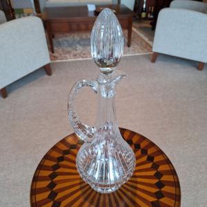 kristallen karaf met handvat en stop