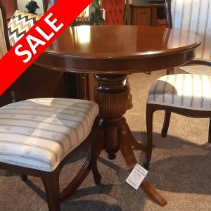 ronde noten tafel